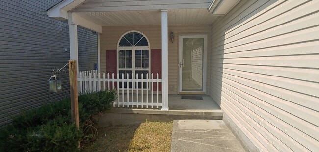 Photo - One Level home with 3 bedrooms,2 bath  Large back yard!       26032326