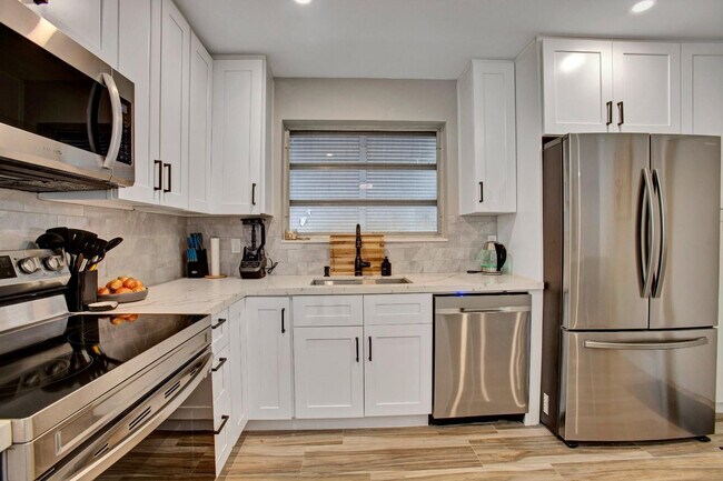 Photo - 2632 Madison St