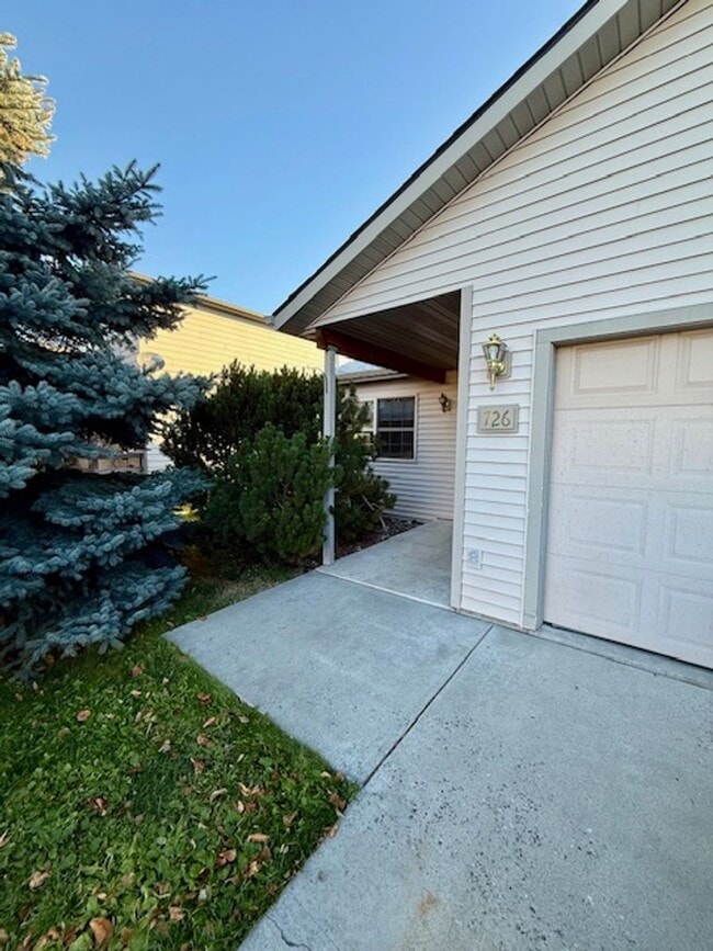 Photo - 726 Meagher Ave