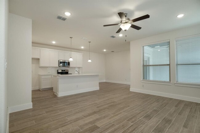 Photo - 436 Parkline Dr