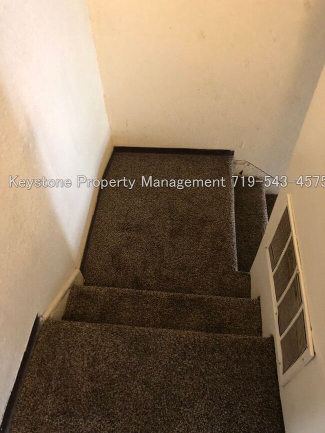 Photo - $450 OFF Move In Special!  Second Level Un... Apartamento Unidad 111 1/2