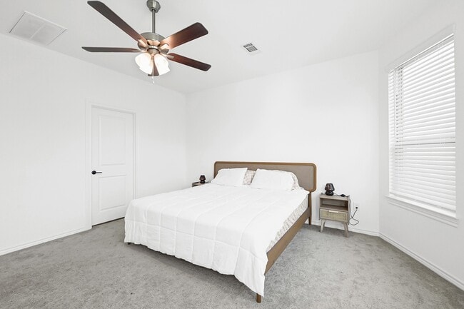 Photo - 1325 Tan Gable Ln