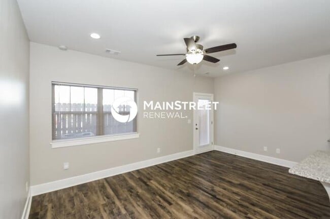 Photo - 2 Bedroom Pet-Friendly Home in Lebanon, TN with Main Street Renewal