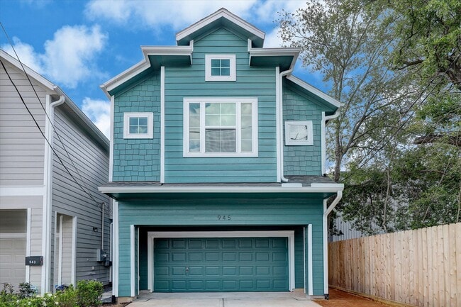 Building Photo - 945 Wakefield Dr