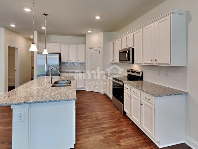 824 Headland Wy