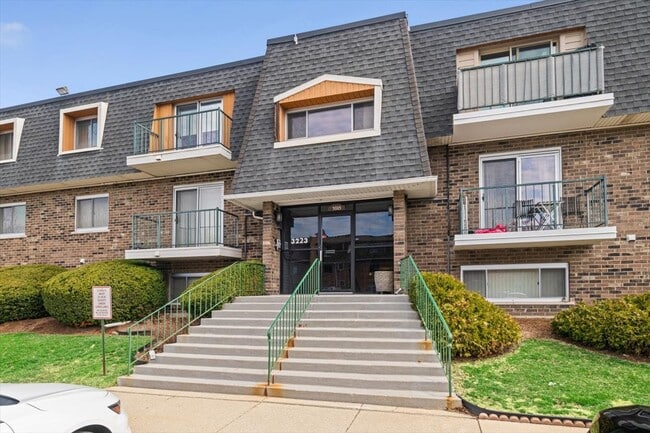 Building Photo - 3222 Sanders Rd Unit 2C