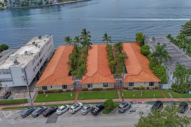 Building Photo - 2160 E Bay Harbor Dr Unit 1-2 Rental