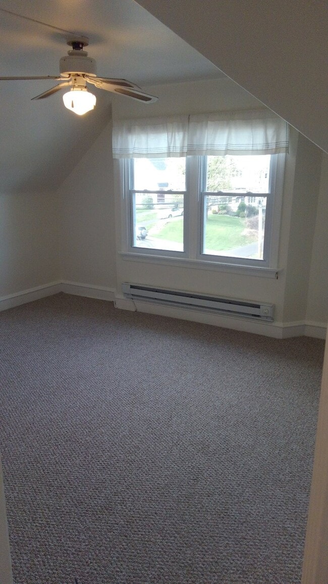 bedroom/ living room dimensions are 12' x 14'.