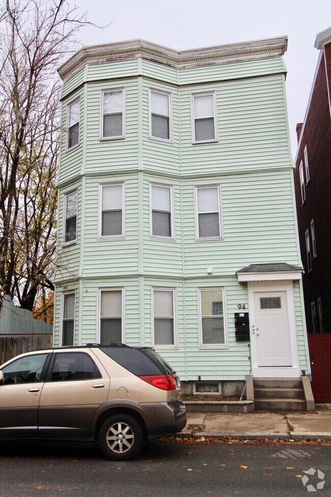 Building Photo - 94 E Cottage St Unit 2 Rental