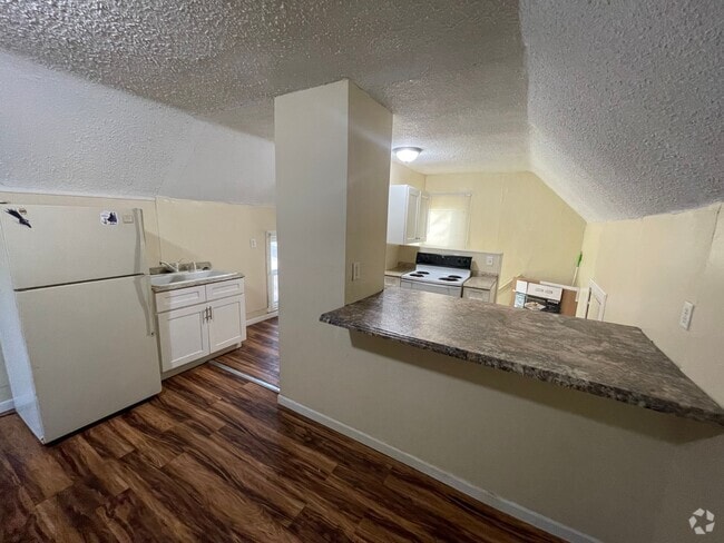 Building Photo - 1402 North Ave NE Unit 2 Rental