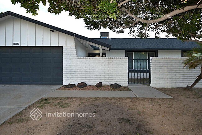 Building Photo - 11033 N 57th Dr