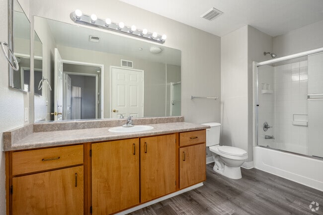 2BR, 2BA - 1,081SF - Second Bathroom