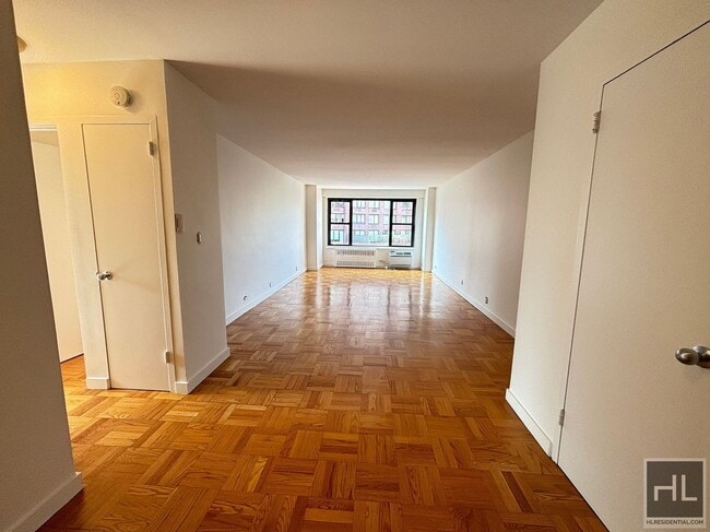 Building Photo - Fourth Avenue Unit 11B