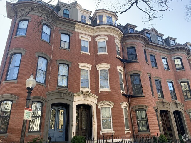 Building Photo - 6 Rutland Sq Unit PH Rental