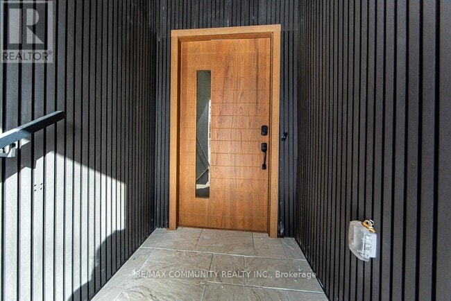 Photo - 475 Wilson Rd N