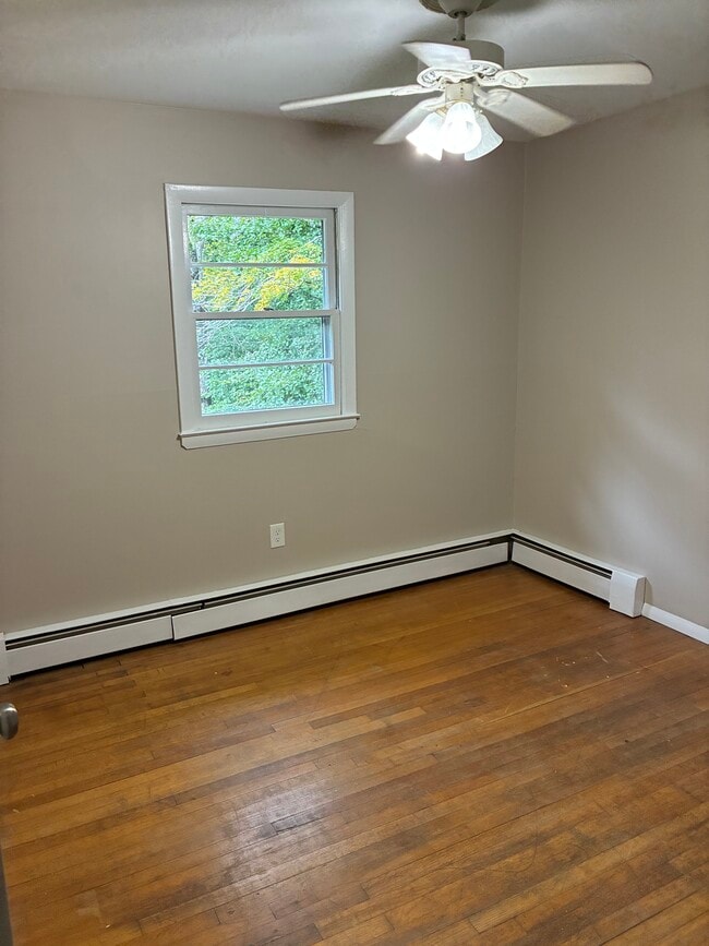 Building Photo - 508 Plain Hill Rd Rental
