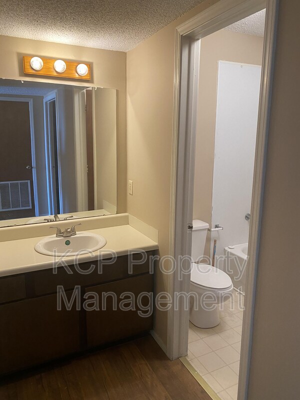Photo - 340 W Dogwood St