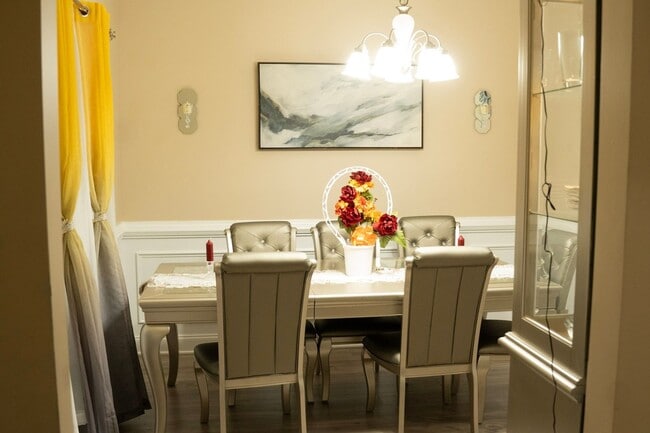 Photo - 3499 Henley St