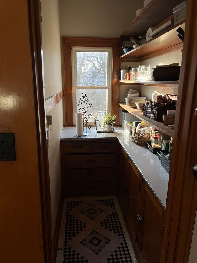 Photo - 529 N 59th St