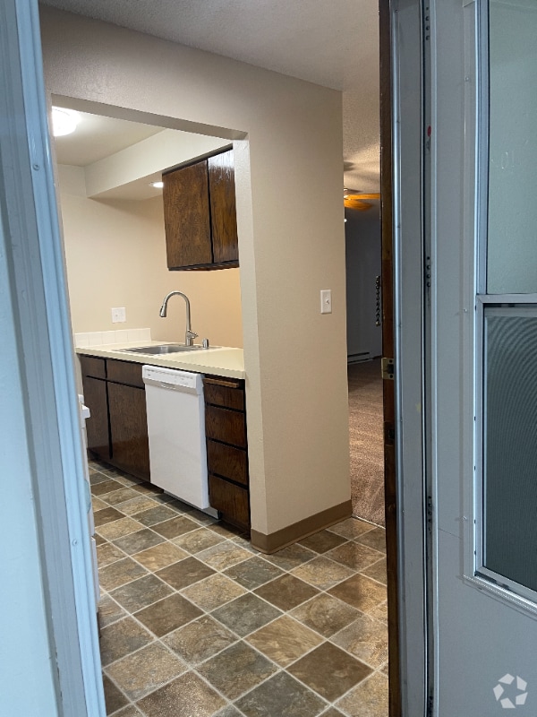 Building Photo - 2715 W Euclid Ave Rental