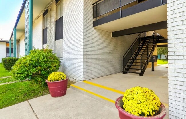 Crestpark Apartments