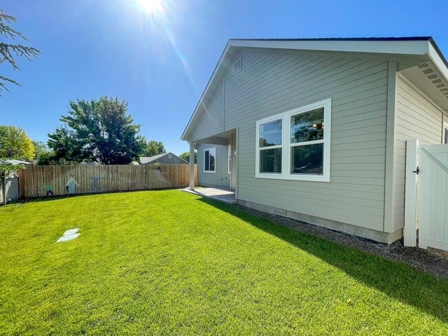 Photo - 1330 W Joshua St