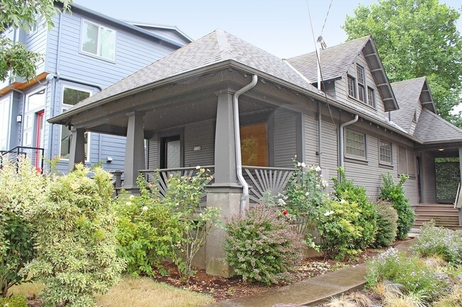 Photo - 3528 SE Alder St