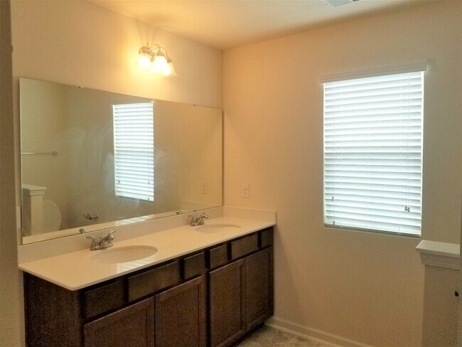 Photo - 513 Eastfair Dr