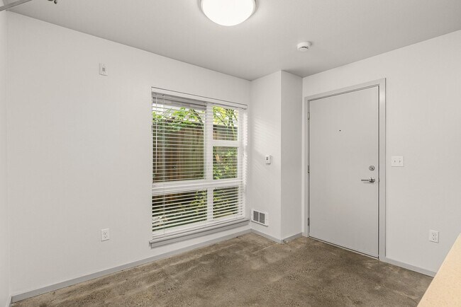 Photo - Common Capitol