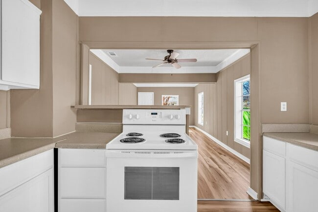 Photo - 433 E Jordan Ave