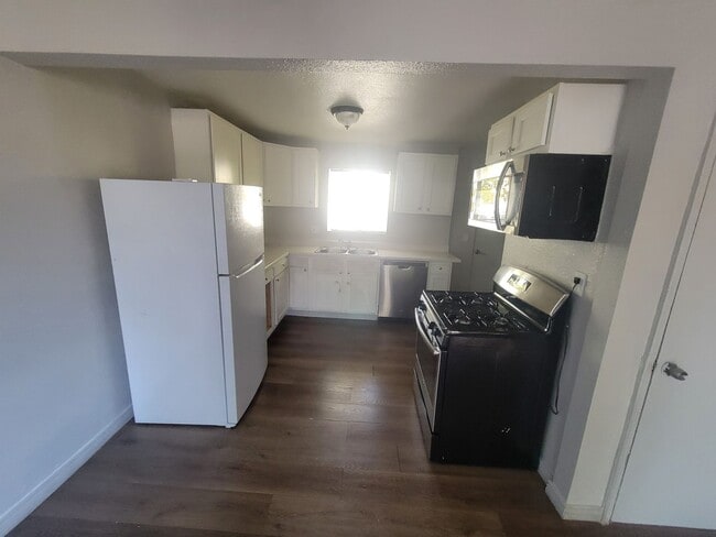 Building Photo - 982 S Sheridan Blvd Unit 3
