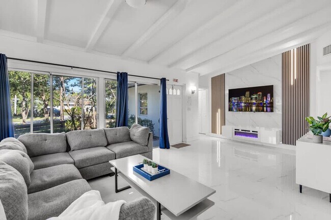 Photo - 714 NE 17th Ct Unit ID1372340P