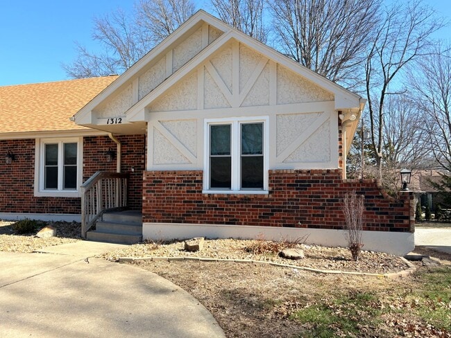 Photo - 3 Bed, 3 Bath, 2 Car Garage Duplex in Blue Springs