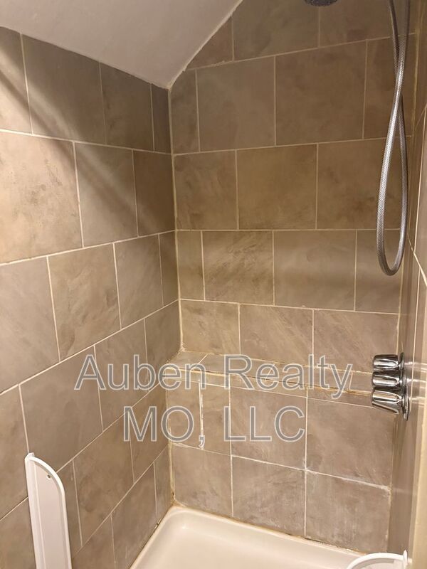 Photo - 3808 Wyandotte St Unit 1