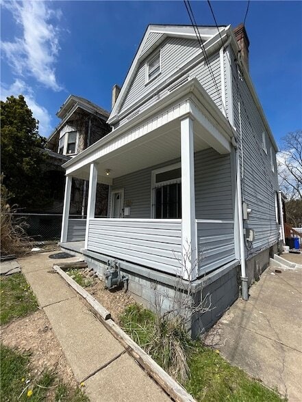 Building Photo - 1367 Montezuma St