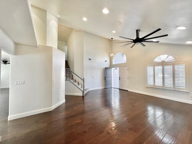 Photo - Large Hollister Home in Cul-de-sac