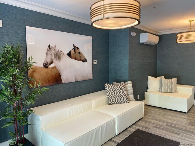 Photo - 77 Van Dam St