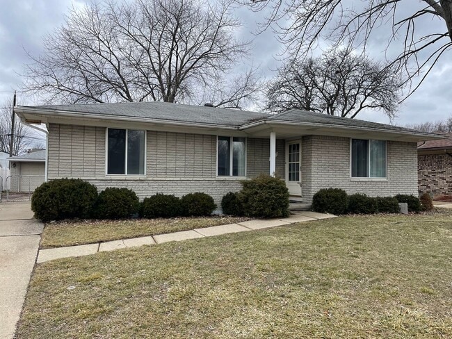 Building Photo - Fraser - 3 Bedroom Ranch with basement and garage. Immediate Occupancy!