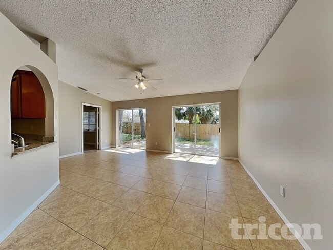 Photo - 1009 Jamaica Way