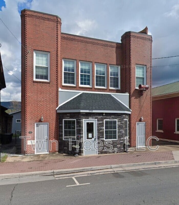 Photo - 5930 Main St