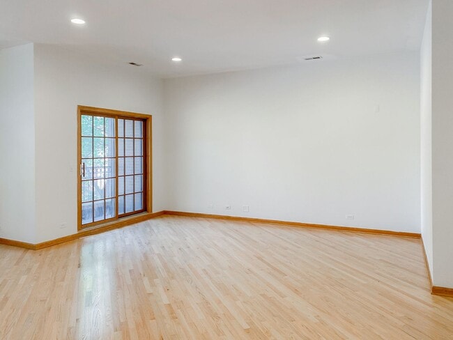 Photo - 3338 N Sheffield Ave Unit 4