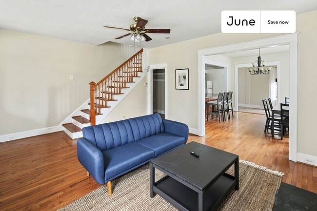 Photo - 1334 Newton St NE