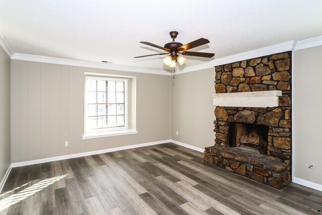 Photo - 6070 Halstead St