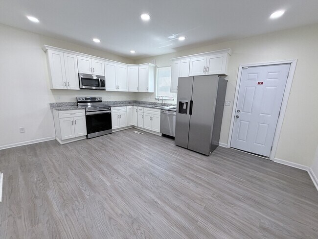 Photo - 907 Rugby St