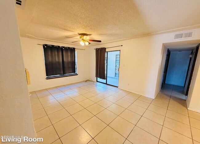 Photo - 10555 Kinross Ave