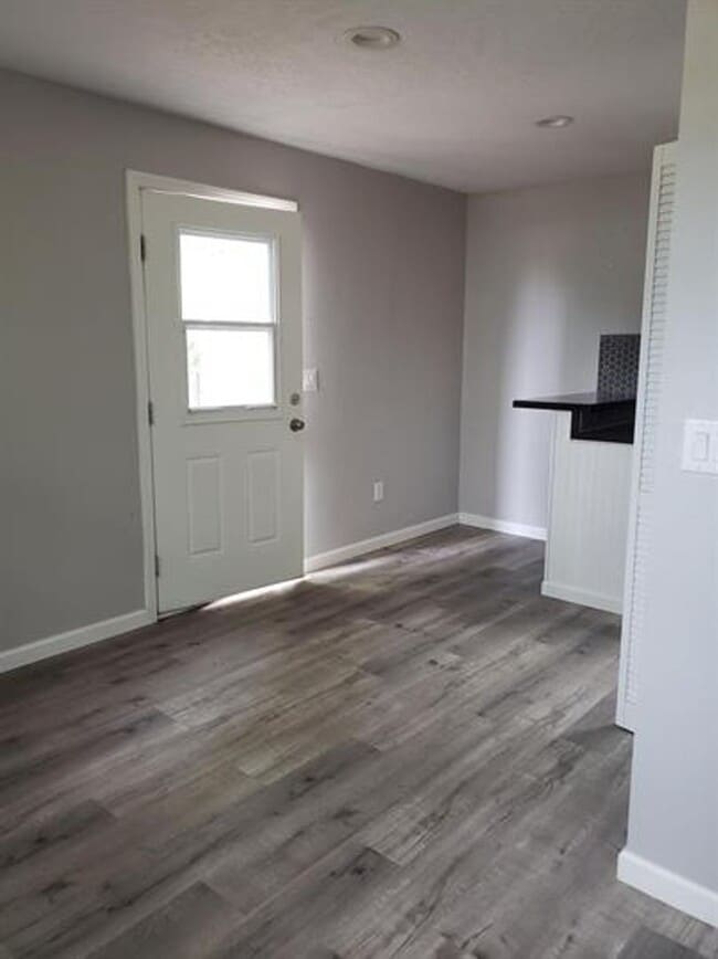 Building Photo - Recently Remodeled Studio - Near BSU Rental