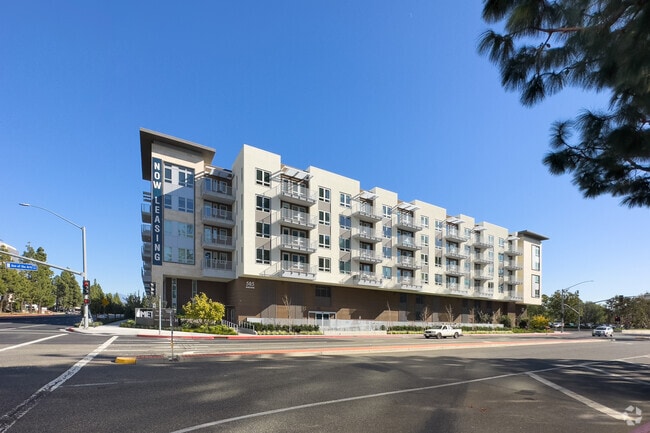 585 Anton Blvd_Costa Mesa - Halcyon House