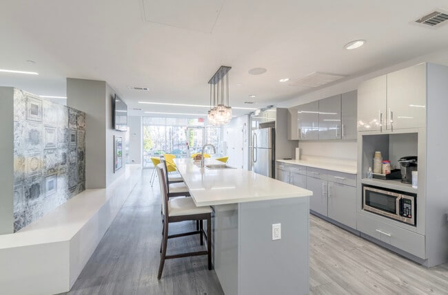 Photo - 1505 Commonwealth Ave Unidad 403