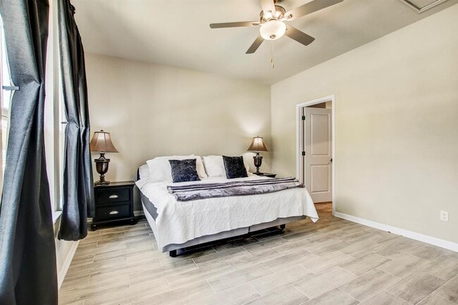 1624 Coral Sunrise Trl
