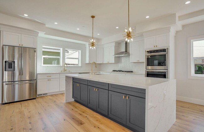 Photo - 37000 Poplar St